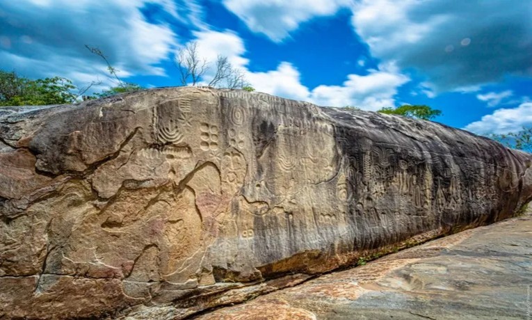 [Imagem de Pintura Rupestre na Paraíba]